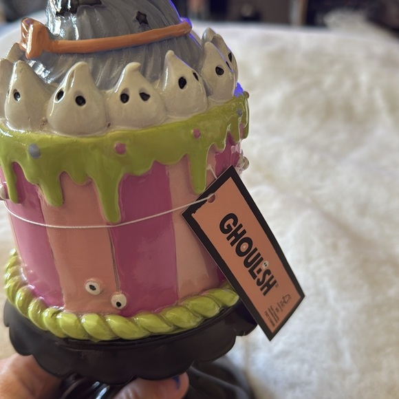 NEW Ghoulish Halloween Cake - Picture 4 of 5